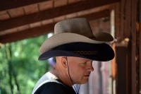 /album/a16-7-2011-pritkov-zavod-v-cowboy-action-shooting-/klobouky-se-daji-nosit-ruzne-jpg/